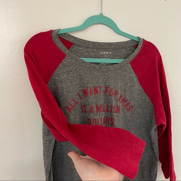 TORRID- Christmas Heather Gray Soft Tee - Size 2 - Picture 11 of 13